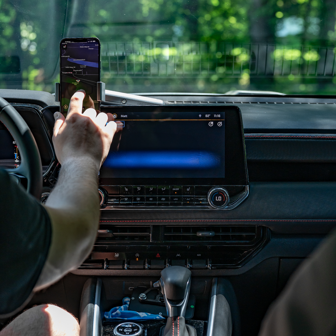 Mountech dash mount holding a phone beside the screen in a 2023 Chevrolet Colorado