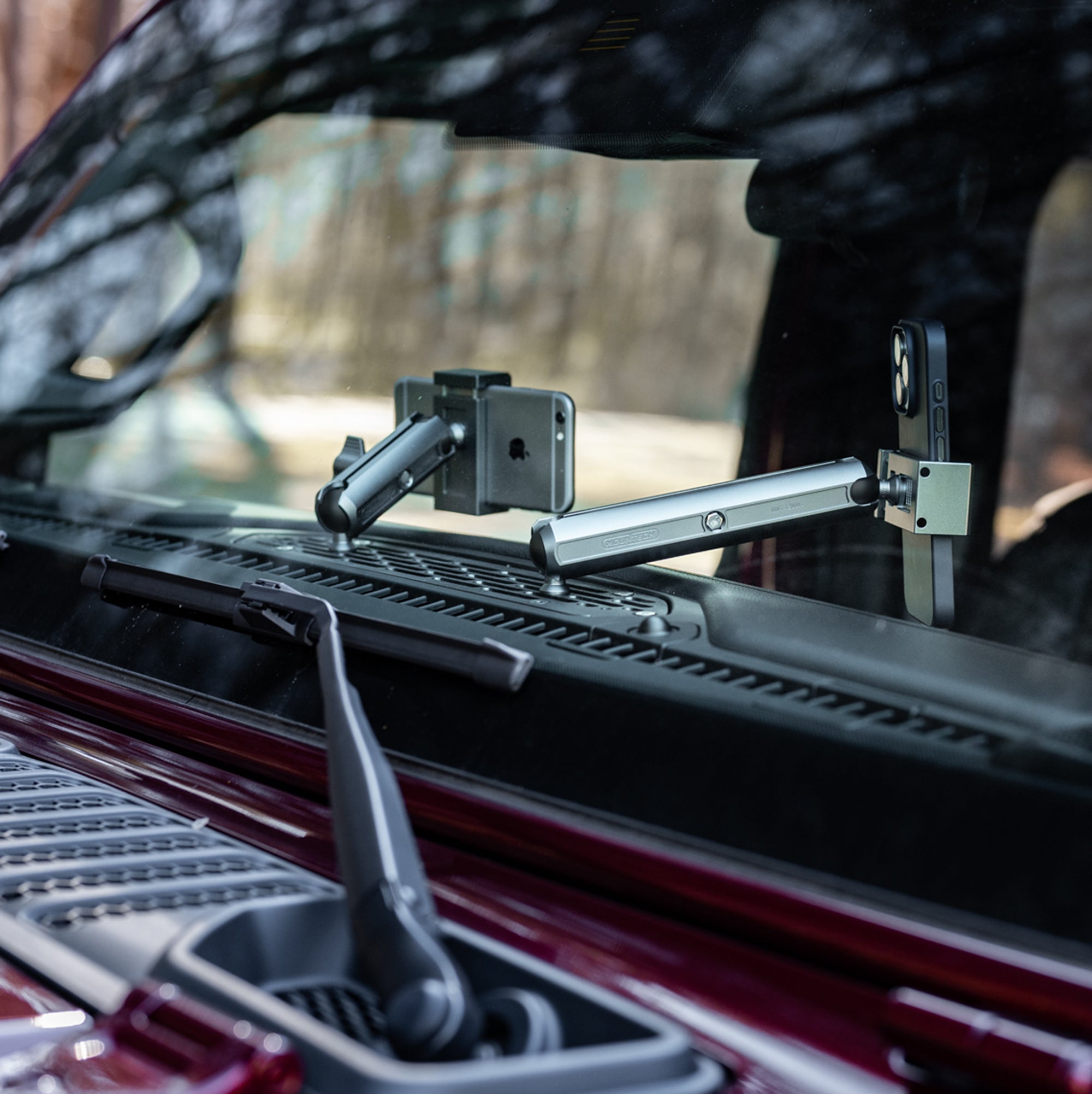 Jeep Wrangler dash mount bracket with Mountech SpinLok ball mount