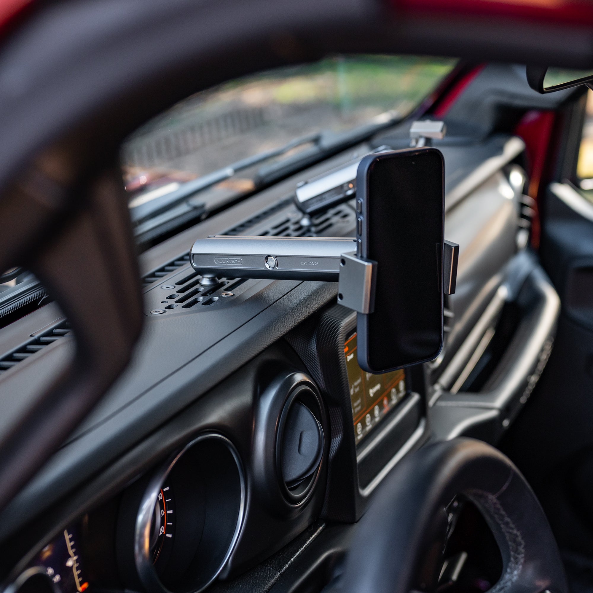 Mountech and BuiltRight dash mount installed in a Jeep Wrangler JL
